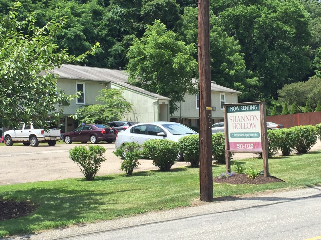 Sleepy Hollow Road Apartments Apartments in Pittsburgh, PA