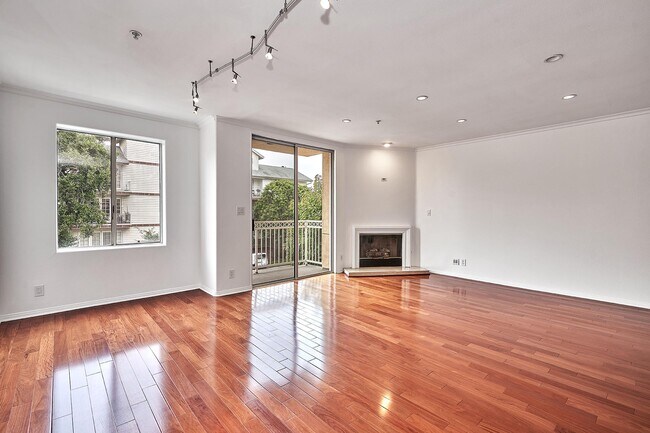Living Room and Fire Place - 1211 S Shenandoah St