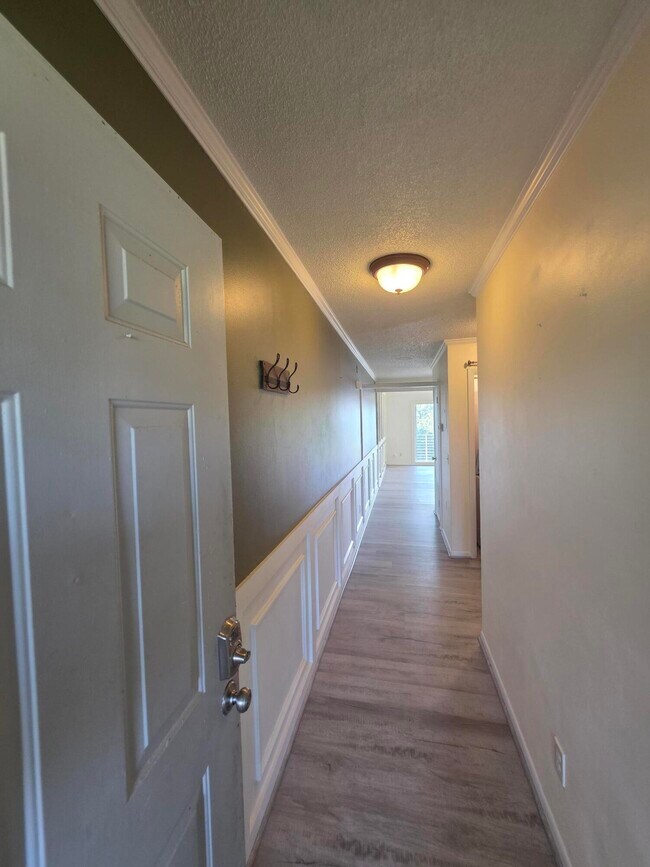 Building Photo - 207 Cain Rd
