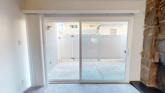 Building Photo - Spacious & Updated 2-Bedroom Unit in Studi...