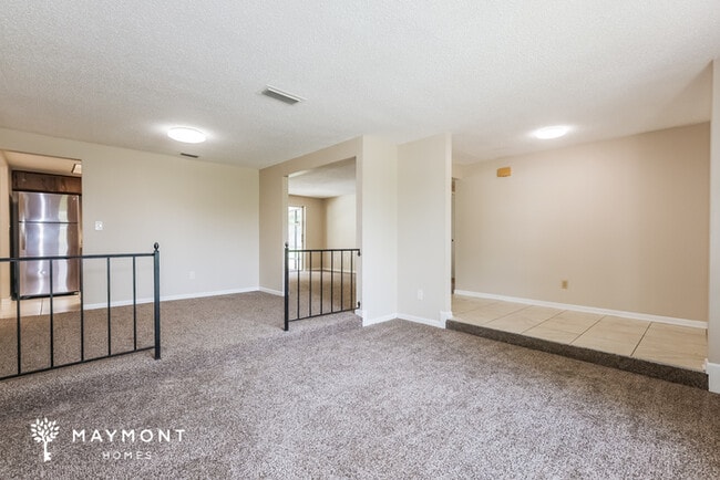 Building Photo - 709 Hillpoint Way
