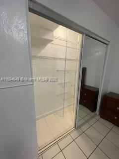 Foto del edificio - 465 S Royal Poinciana Blvd