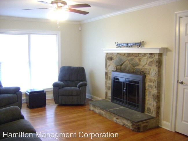 Building Photo - 3333 Skyline Dr