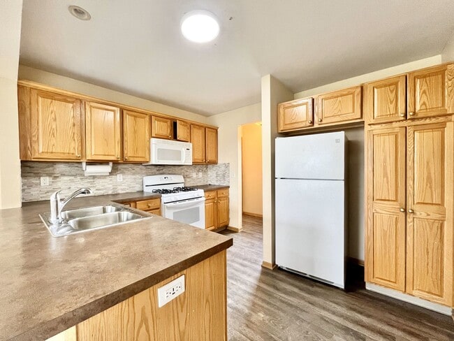 Building Photo - 2103-2105 Kinnrow Ave NW