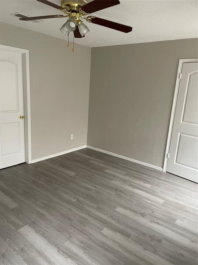 Foto del edificio - 106 E Austin Ave