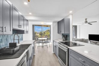 Building Photo - 859 Jeffery St