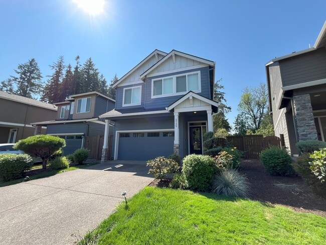 Building Photo - Expansive 3-Bedroom, 3-Bathroom Home with ...