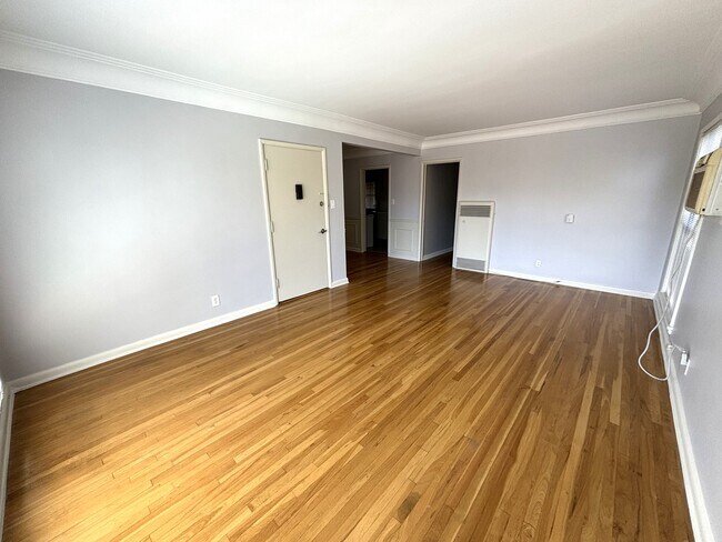 Building Photo - 11747 Moorpark St