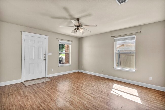 Foto del edificio - 710 Claremont Pky