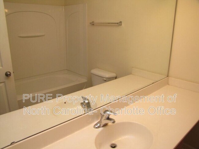 Foto del edificio - 1336 Green Oaks Ln