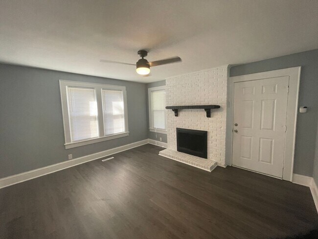 Foto del edificio - 4 bedroom 2 bathroom house available.