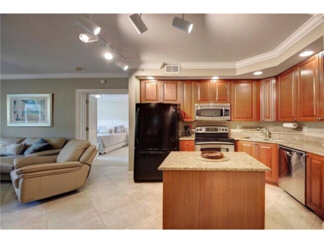 Building Photo - ANNUAL RENTAL - Downtown Fort Myers  Luxur...