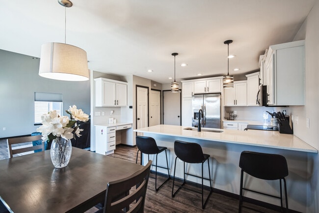 Building Photo - 402 Dawson Dr