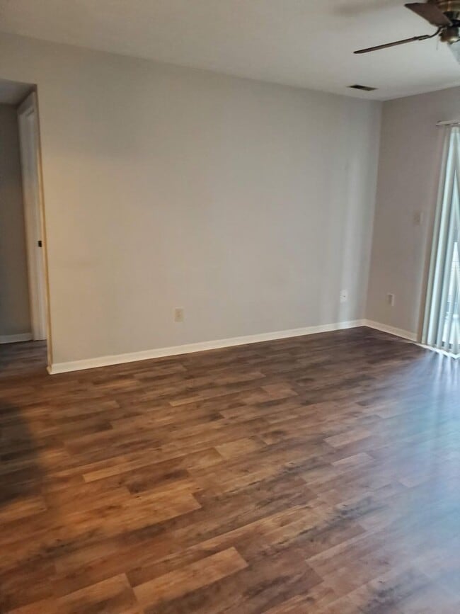 Building Photo - Hampton Club