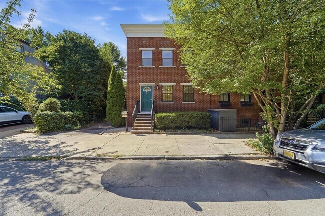 Building Photo - 295 9th St