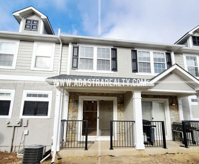 Foto del edificio - Very Spacious Townhome in West Olathe-Coming SOON!!