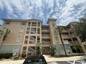Building Photo - 800 Canopy Walk Ln