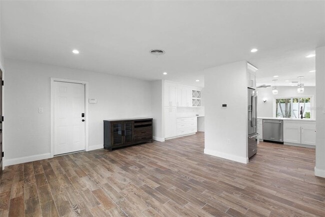 Building Photo - 731 Alda Way NE