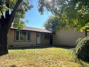 Building Photo - 2676 Upper Dr