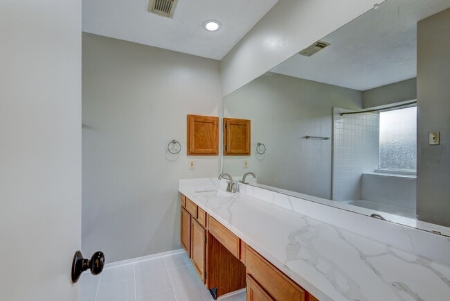 Building Photo - 412 Meadowpoint Dr