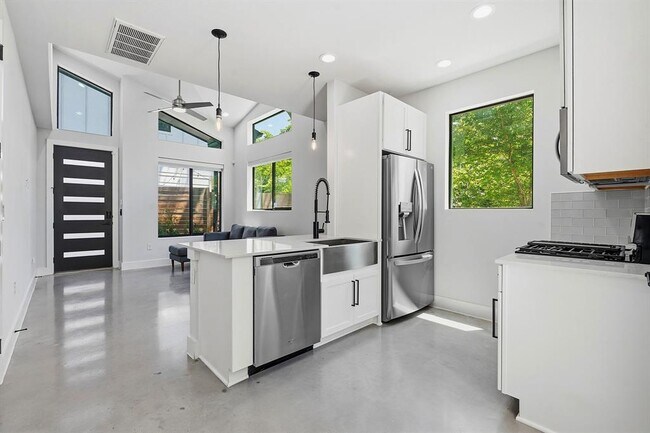 Foto del edificio - 2935 Moss St