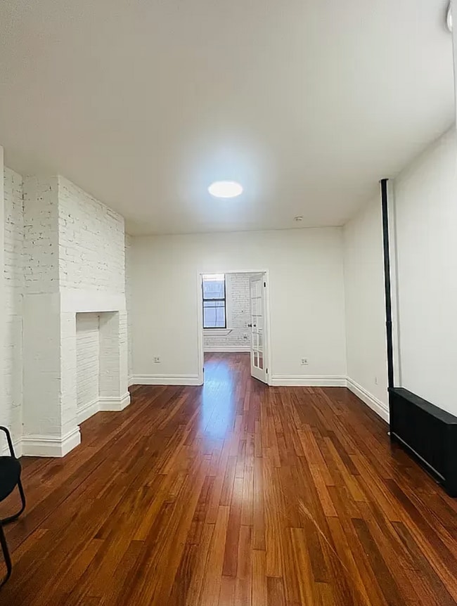Building Photo - 241 W 11th St