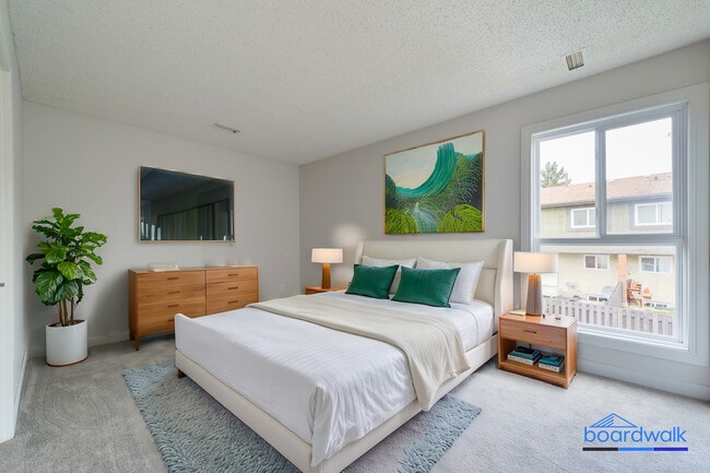 Building Photo - Garden Oaks