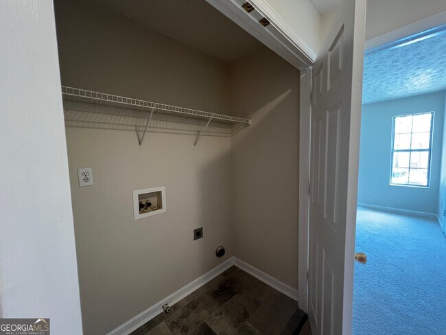 Building Photo - 3153 Kingswood Glen
