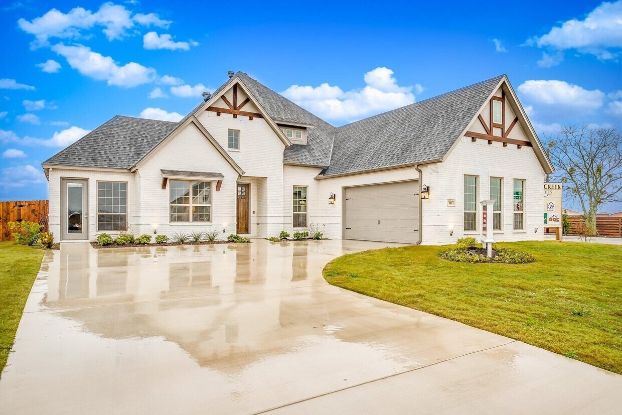 Primary Photo - 116 Saddle Ridge Dr