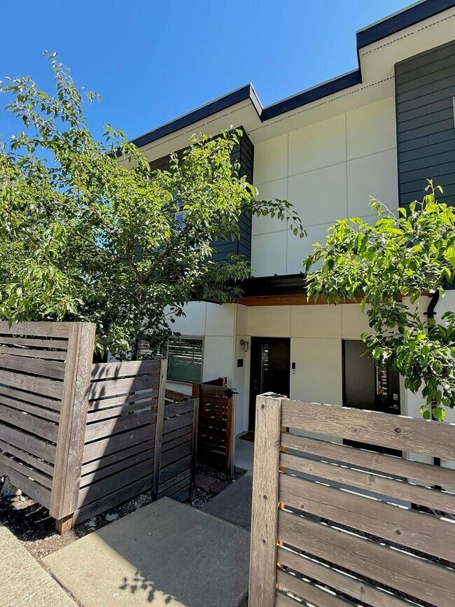 Photo - Contemporary 3BR Seattle Townhome – Comfor...