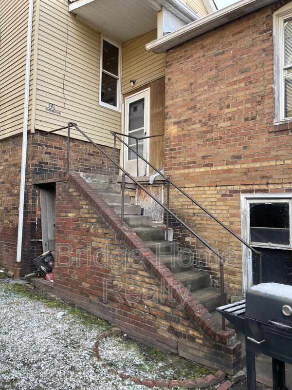 Building Photo - 456 Woodlane Ave