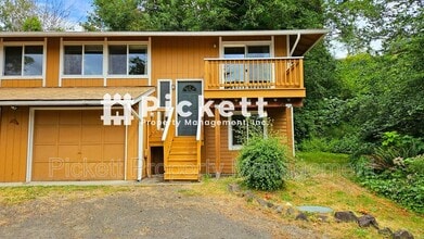 Building Photo - 4629 Beach Dr E