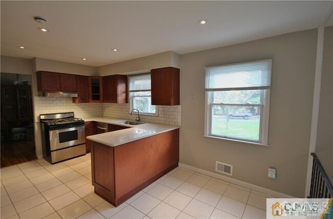Building Photo - 14 Everton Dr