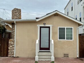 Building Photo - 241 Cahuenga Dr