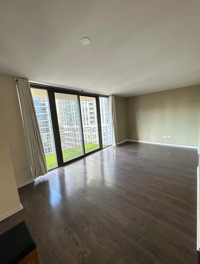 Foto del edificio - 630 N State St