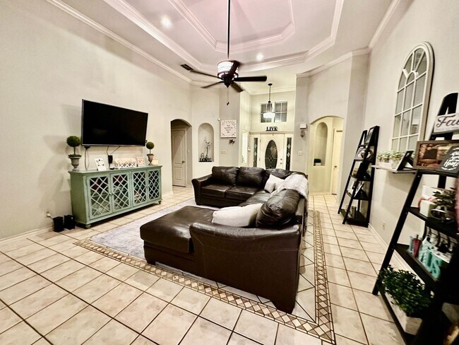 Building Photo - 10205 Manzanares Dr