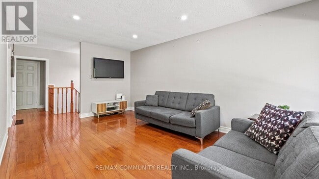 Building Photo - 21 Thornbeck Dr
