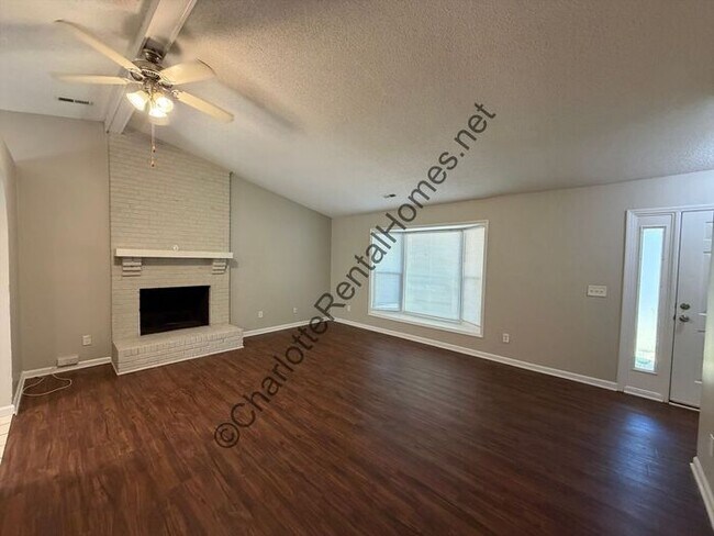 Foto del edificio - Nice 3 bedroom 2 bathroom home in Charlotte!