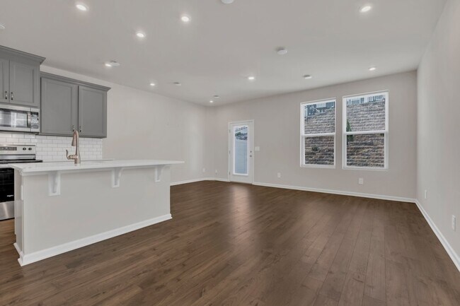 Building Photo - 5084 Dayflower Dr