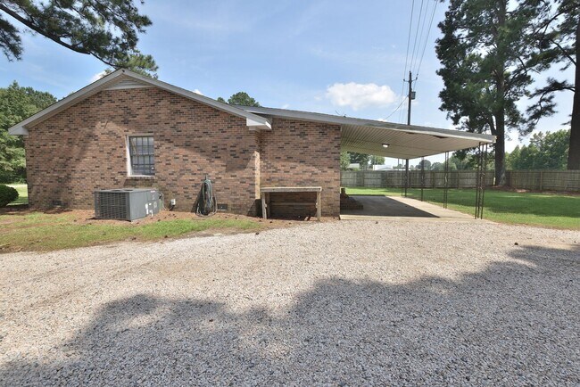 Building Photo - 9906 Red Oak Blvd