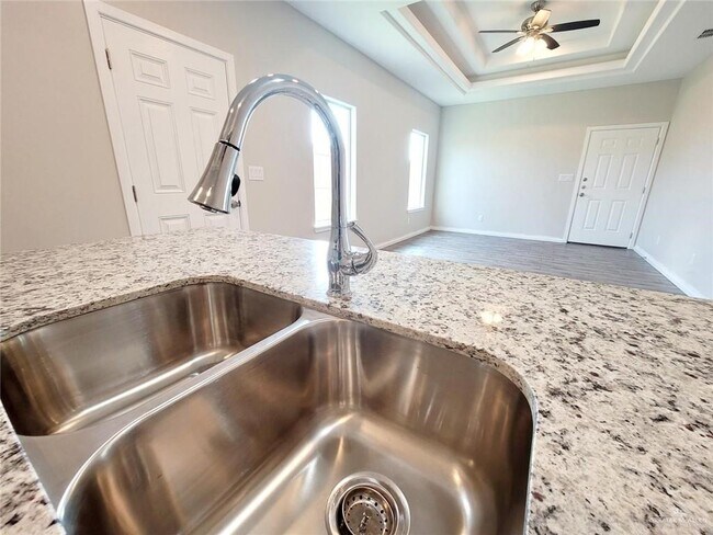 Building Photo - 5608 Sandpiper Ave