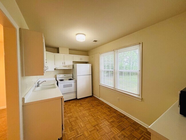 Foto del edificio - 4 Bedroom, 2.5 Bath Townhouse