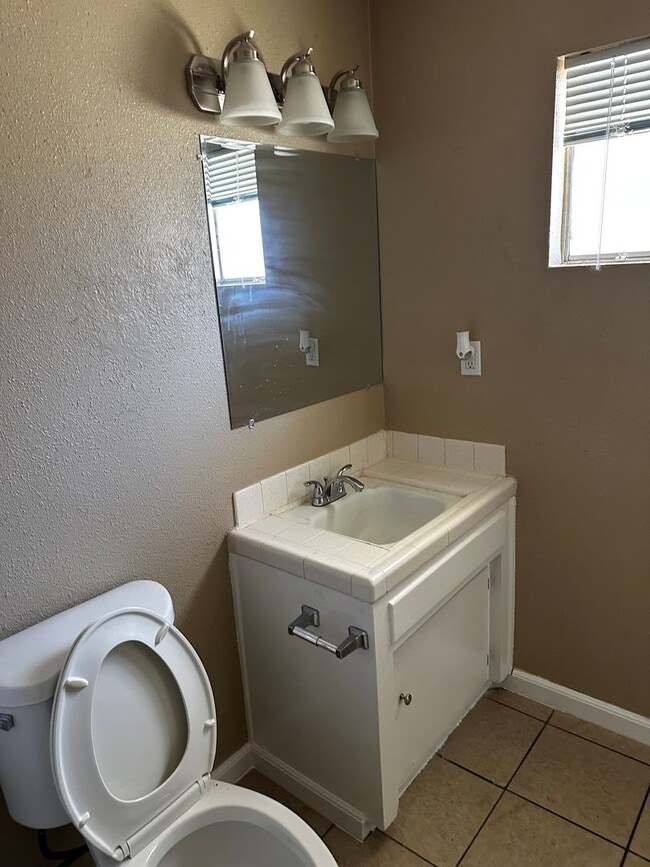 Building Photo - 2521 Bishop Dr