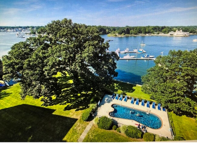 Welcome to paradise - 490 Bleeker Ave