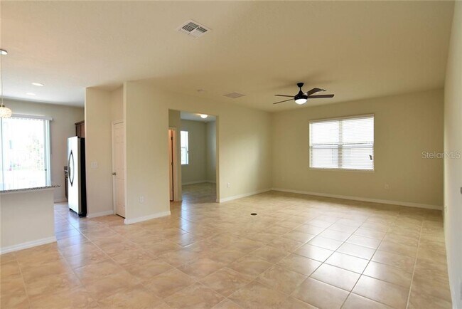 Building Photo - 3590 Southern Cross Loop