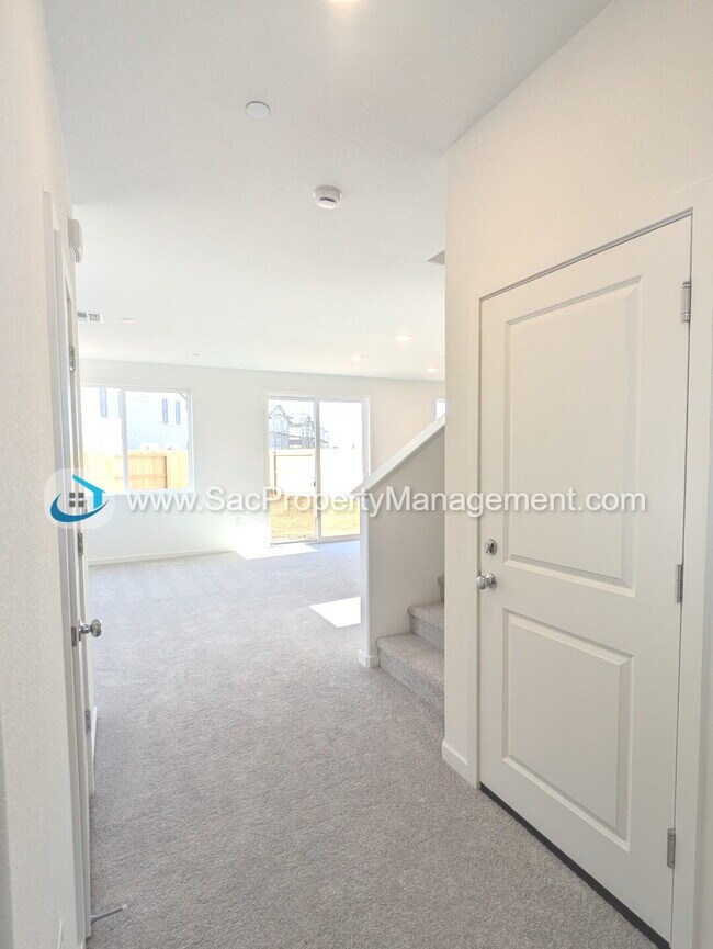 Foto del edificio - Brand NEW 3 Bed 2.5 Bath Single Family Hom...