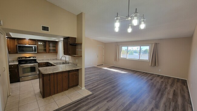 Building Photo - 2021 E Osborn Rd