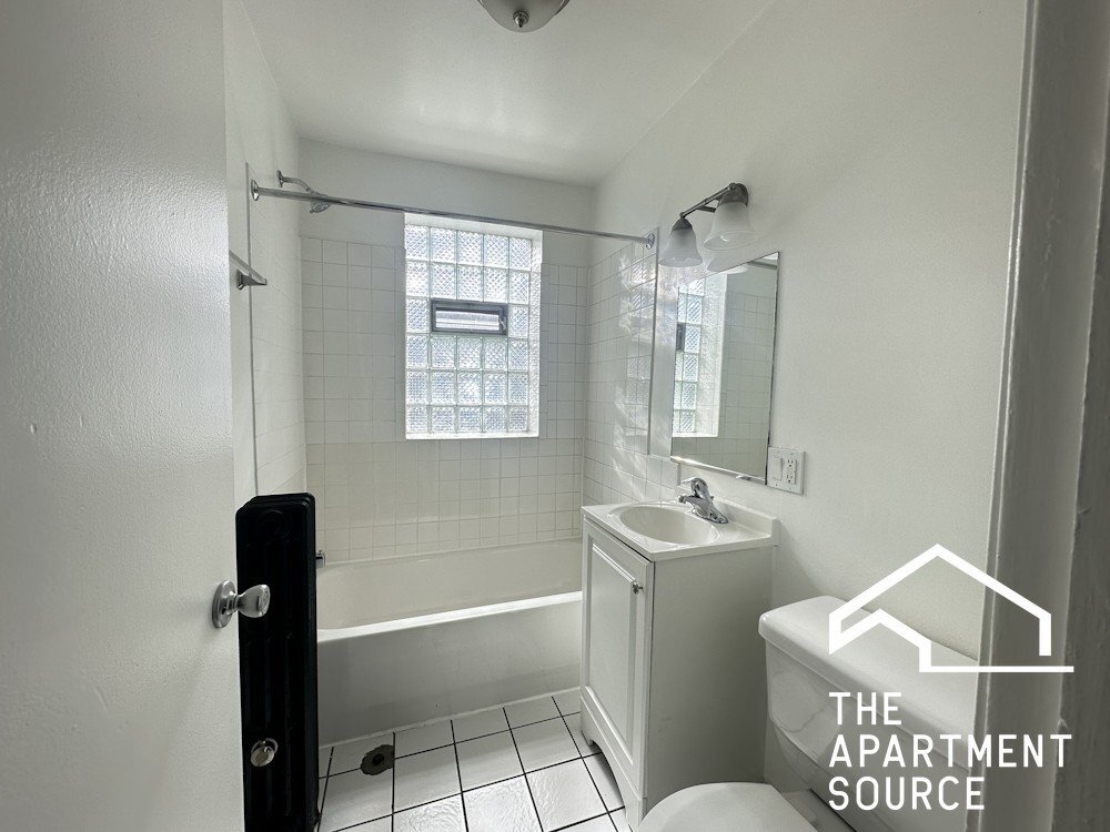 Foto del edificio - 4756 N Maplewood Ave