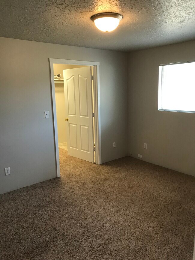 Foto del edificio - 665 Northeast 7th Street