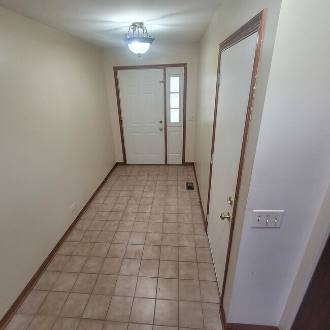 Foto del edificio - 941 Millcreek Cir